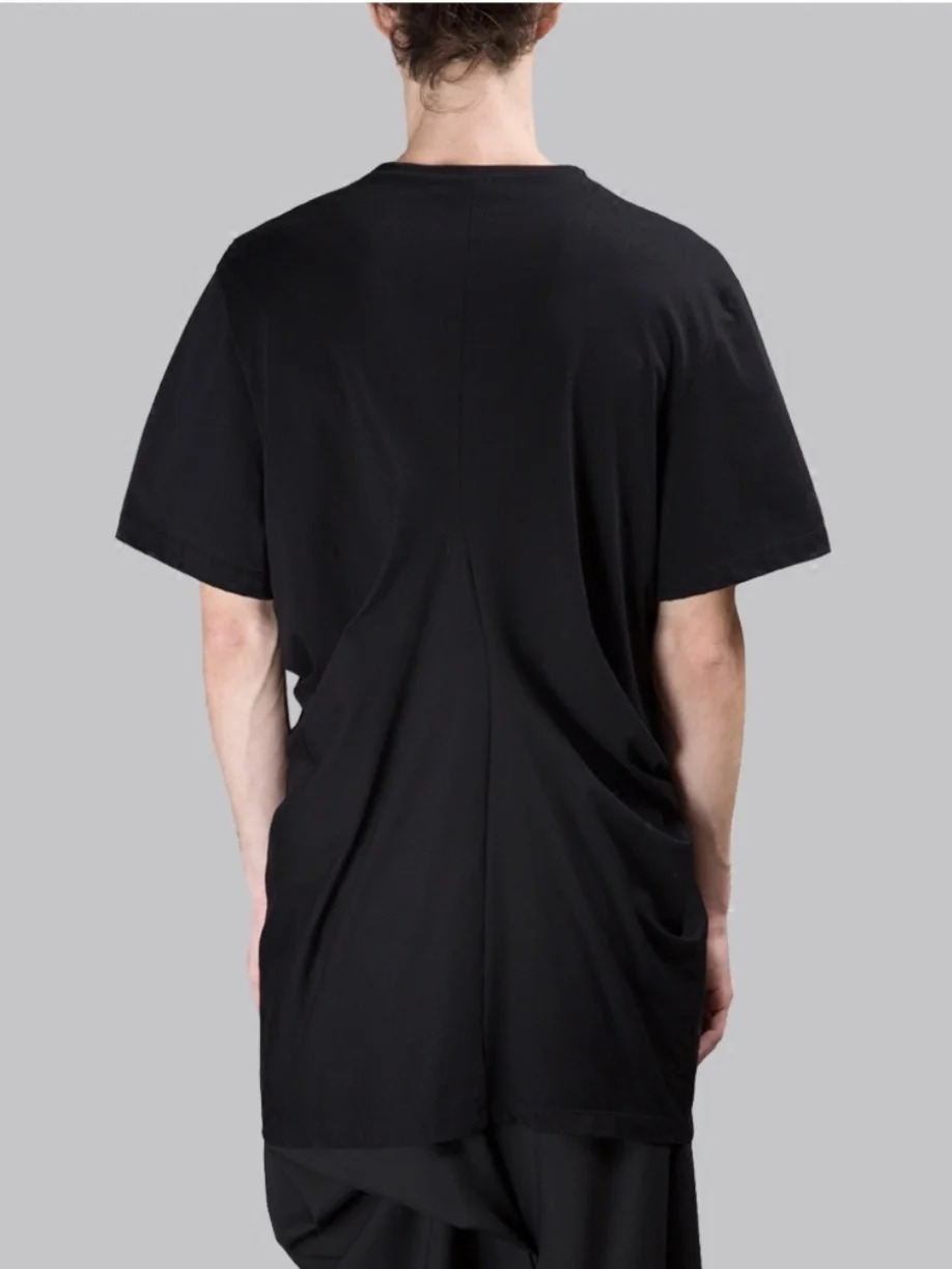 Tシャツの後ろにどんなデザインがおすすめ？不対称デザインが話題の理由とは