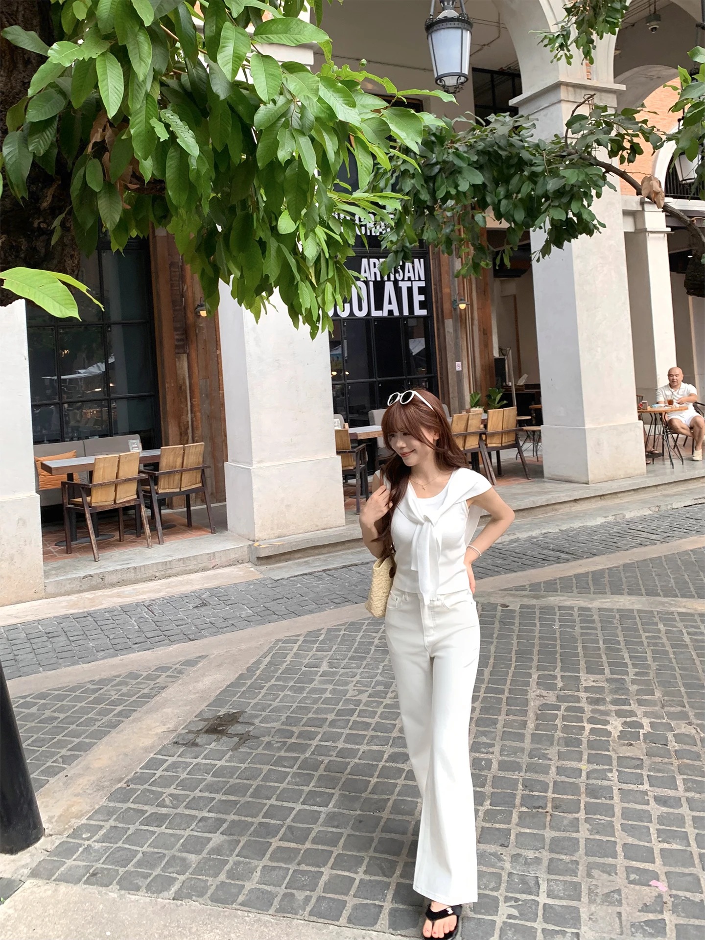 夏用白牛生地ストレートデニムパンツ：50代旅行ファッションに最適な軽量高腰デザイン