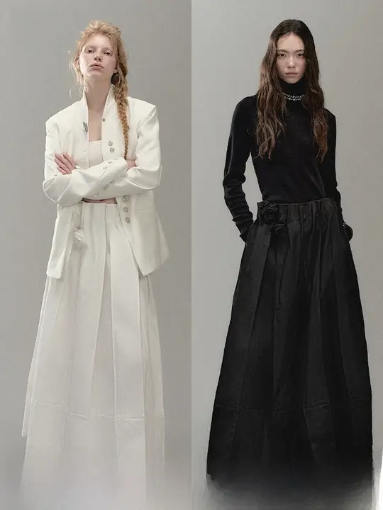 美しいプリーツとフラワー柄のロングスカート【ウエストゴム・女性用・華やかデザイン】（セットアップ対応）