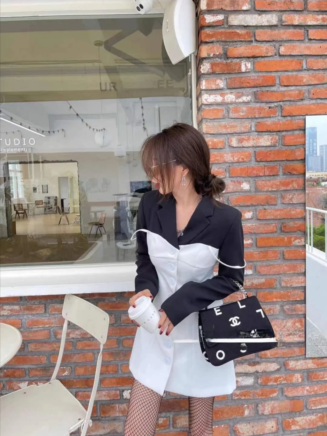 40代女性が体型カバーを気にするとき、どんなスーツがおしゃれに見えるの？