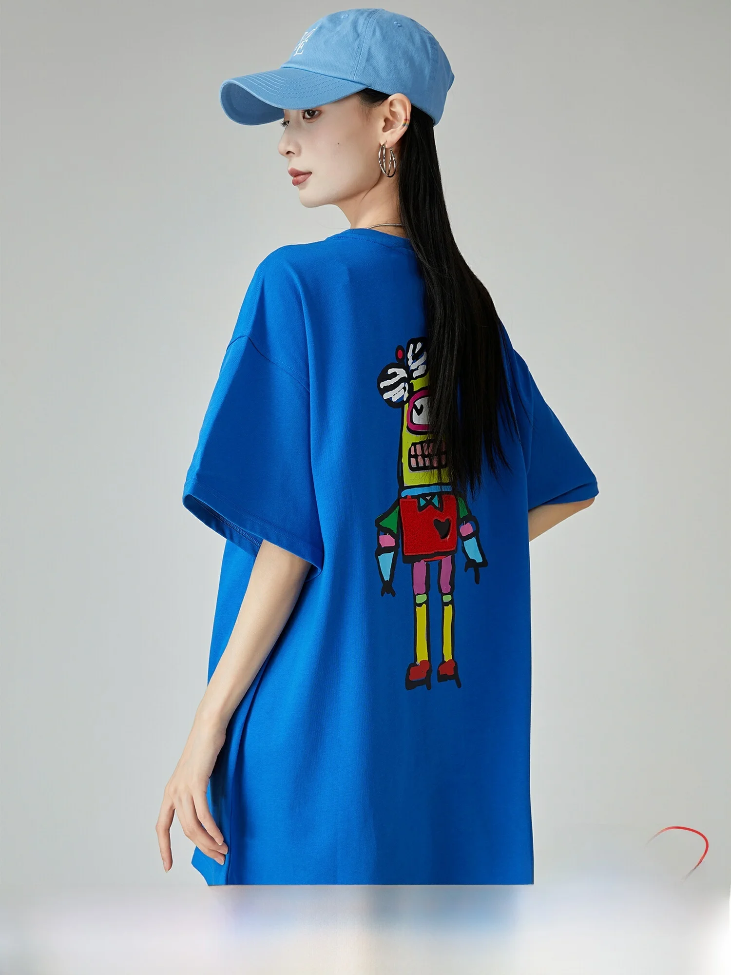 克莱因ブルー アメリカンヴィンテージ刺繍半袖Tシャツ：人気キャラクターとデザインのバランスを実現