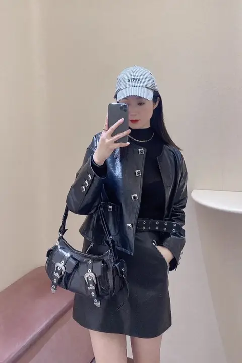 多ポケットのミニショルダーバッグ【個性的・女性用・カジュアルデザイン】（セットアップ対応）