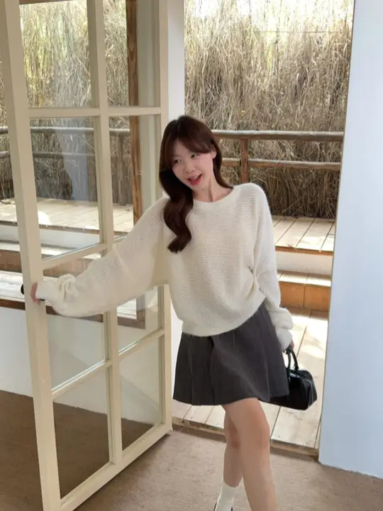 リボンデザインのゆったりとしたニットセーター【女性用・秋冬・クルーネック・独特なデザイン】