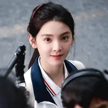 赤色の挿し梳きヘアクリップ【前髪用・整髪ツール】