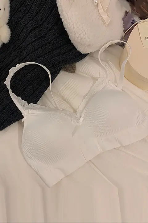 ローズレースのノンワイヤーブラジャー【極上の柔らかさ・小胸向け・甘美スタイル】