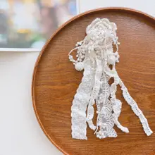 可愛らしいフラワーレースブローチ【ホワイトコットンリネン・ハンドメイド】