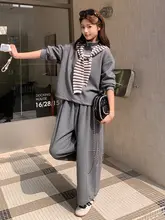 感あふれるグレーのスウェットとワイドパンツの組み合わせ（セットアップ対応）
