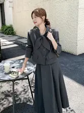 洗練されたデザイン！通勤スタイルの女性用ジャケットとスカート（セットアップ対応）