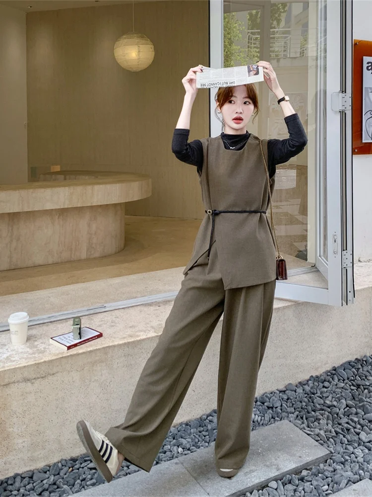 スーツ背中デザインの本質：女性用秋用ベストの立体構造とフィット感解析