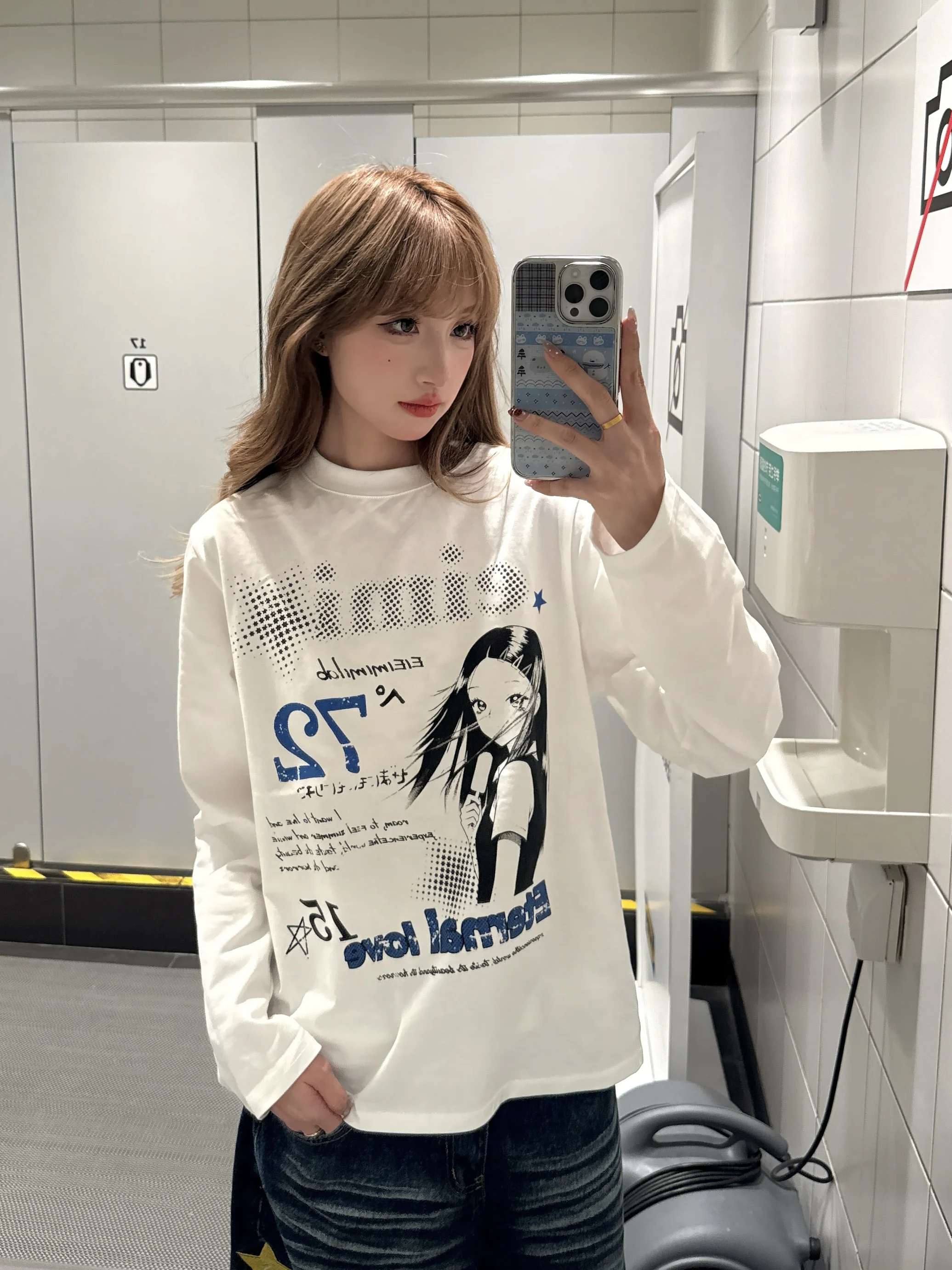 ヴィンテージ風 Y2Kプリント長袖Tシャツ：春のカジュアルスタイルを実現するユニセックスアイテム
