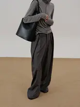 スタイリッシュなウエスト折りたたみデザインのスーツパンツ【シンプルでオシャレ】