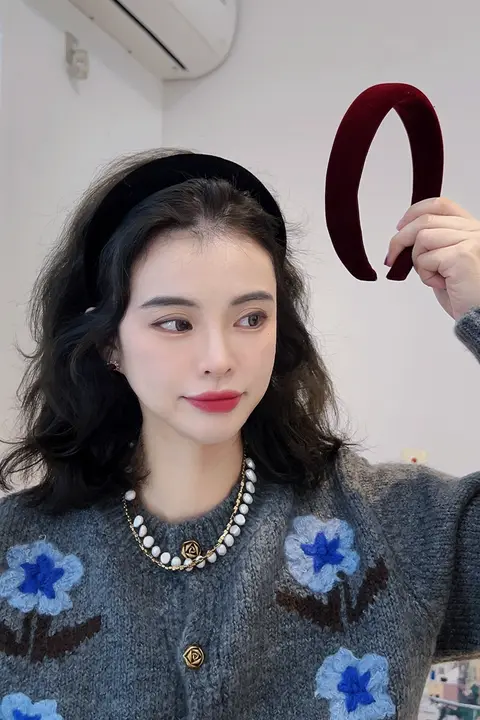 高級感のあるシンプルなベルベット製ヘアバンド【黒・ワインレッド・高いデザイン】
