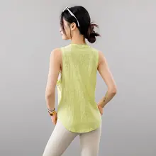 スポーティなデザインの軽量ヨガタンクトップ【春夏用・通気性・速乾】
