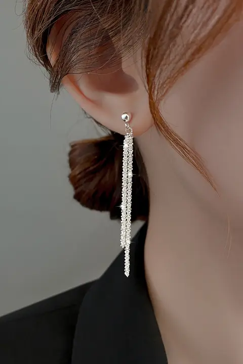 水波模様のロングタッセルピアス【おしゃれで上品・高級感あるデザイン】