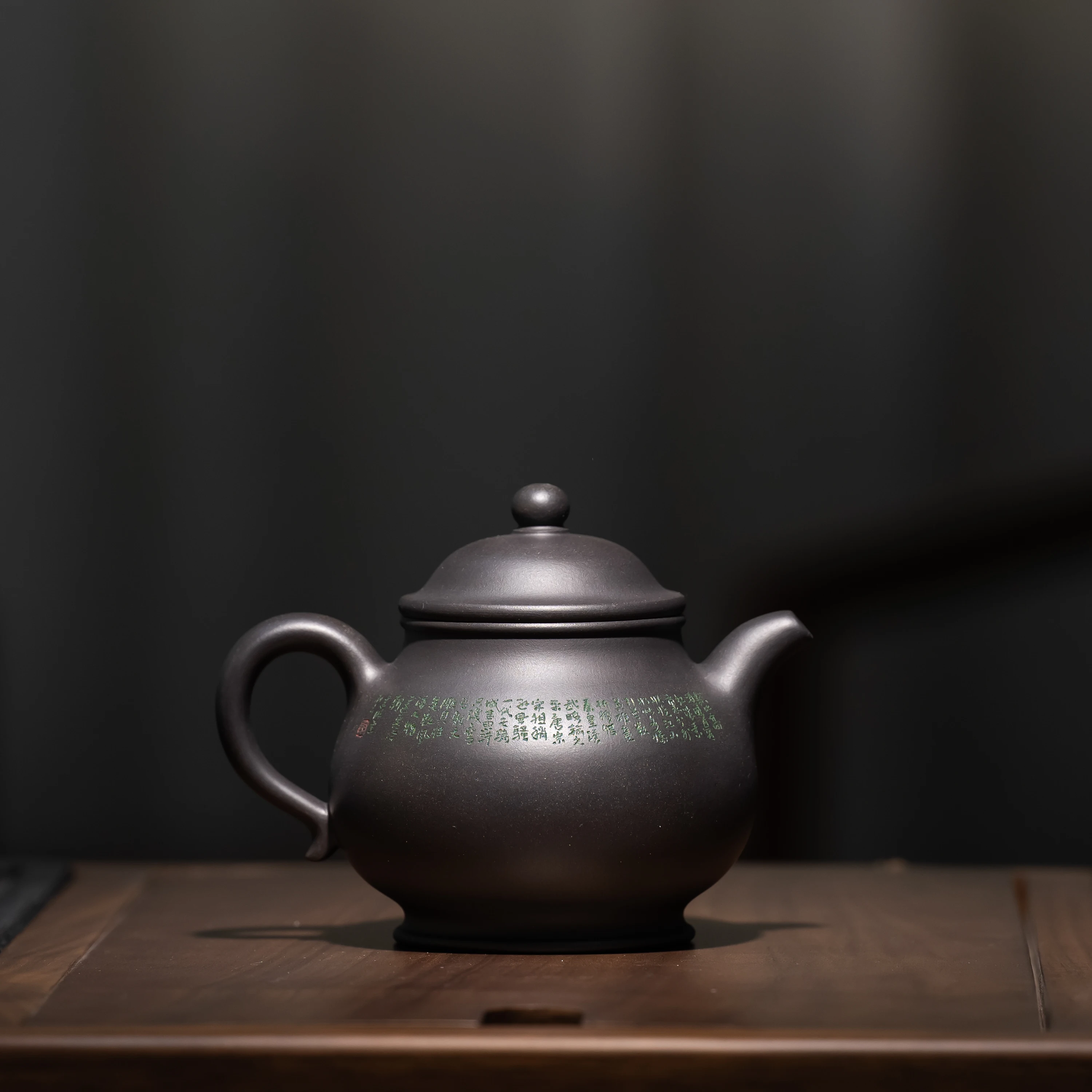 宜興紫砂茶壺の味わいと色合い：ウ泥手作り工芸の本質を解説