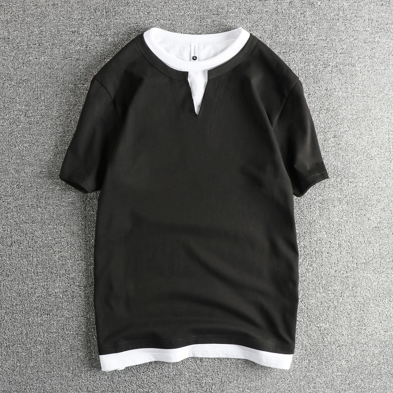 「Tシャツ 重ね着 メンズ ダサい」という悩み、実はこれ1つで解決できる？