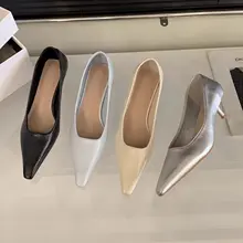 春夏用 牛革製 小猫ヒール ブラック ポインテッドトゥ パンプス【エレガントな通勤用】