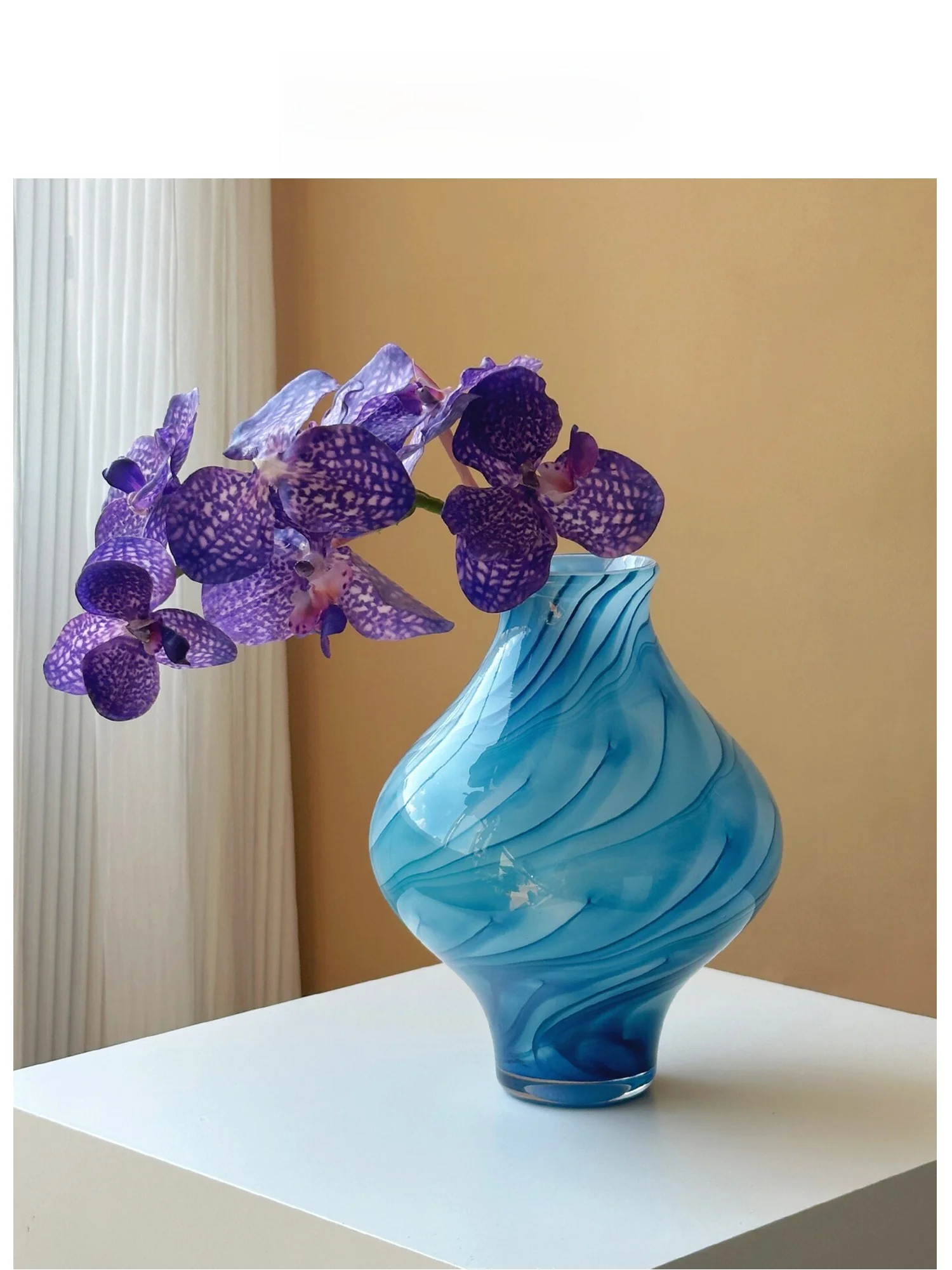美しいデザインの中古琉璃花瓶：リビング・ダイニング用の台面花瓶選び方