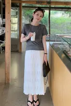 ロマンティックな重ね着に最適な短袖Tシャツとキャミソール（セットアップ対応）
