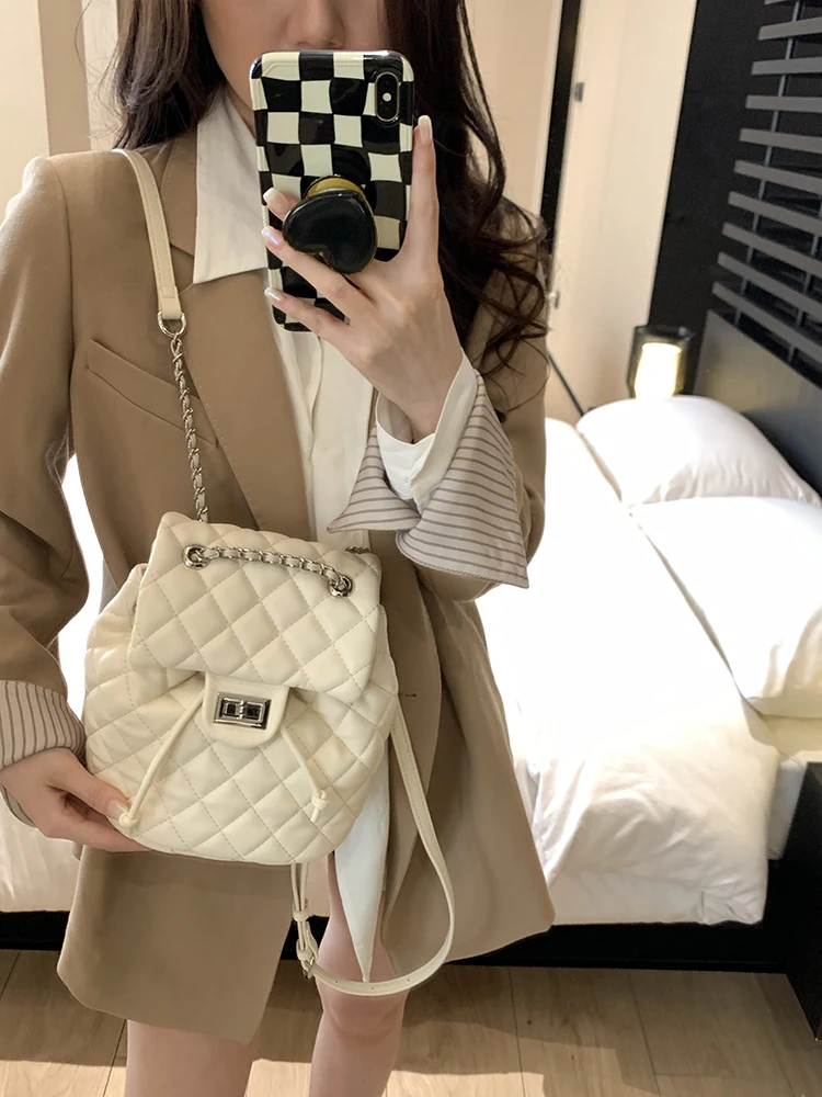 女性用リュックで悩むなら、この「チェーンデザインのレトロデニムリュック」が今こそおすすめ？