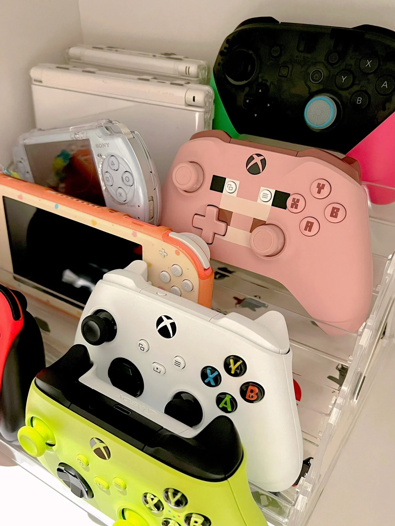 ゲームコントローラー収納ボックス：PS5・Switch・Xbox対応の梯形ラダーラックの実用性と設置ガイド