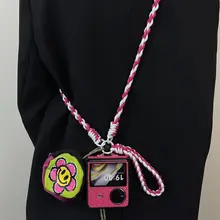 マゼンタの笑顔花デザインのイヤフォンケース【編み紐付き・三星Z Flip4対応・衝撃吸収デザイン】