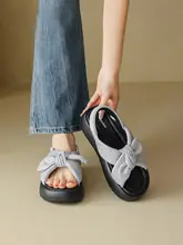黒色のレディースサンダル【バタフライノッド・厚底・夏用・快適設計】