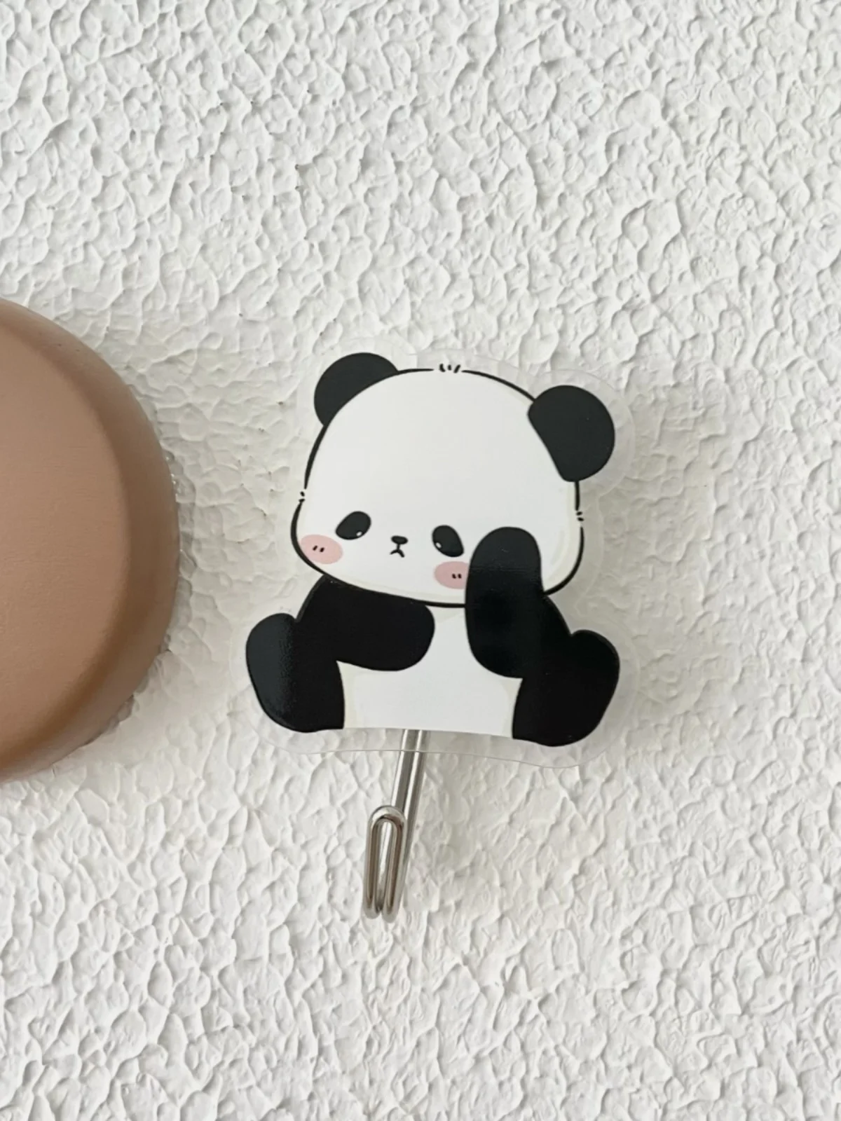 10月・12月・春にぴったりな壁面アイテムは？可愛いアクリルパンダフックが解決する理由