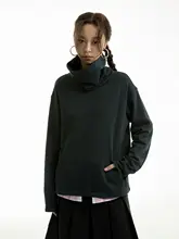 大きなハイネック重ね襟チェック柄クルーネックスウェット