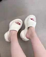 黒のクロスフラワーデザイン 高底厚底サンダル【夏用・女性用・ビーチ用】
