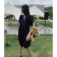 春の装いにぴったり！V型リボンデザインのシャツワンピース