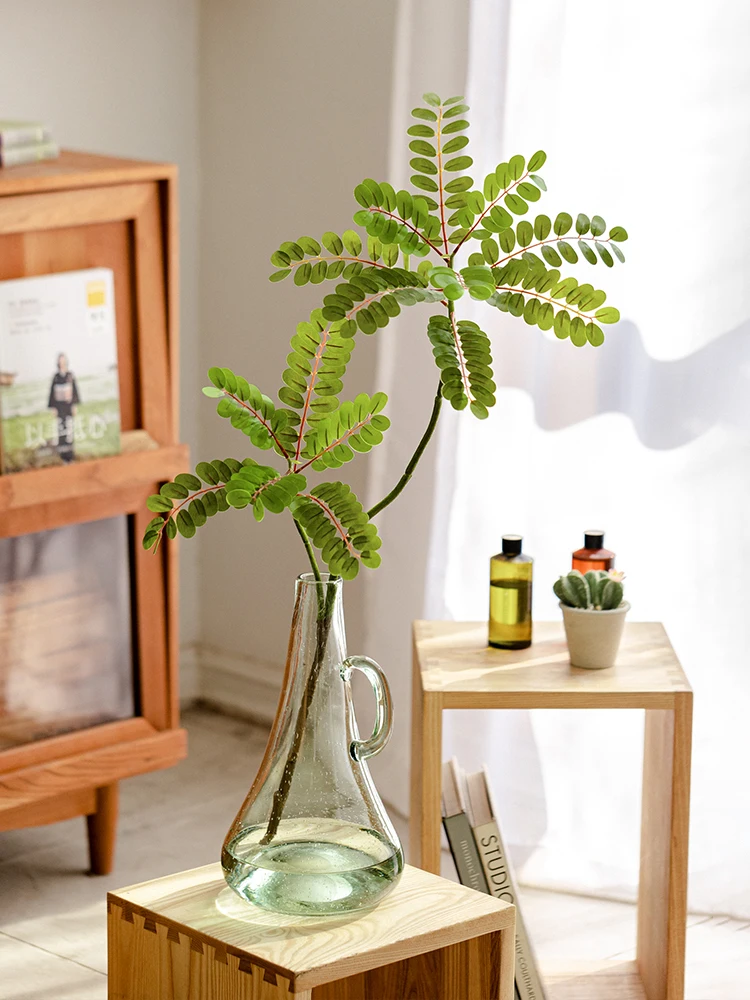 デコレーション キラキラ と ポスト 観葉植物 の違いは？リアルな観葉植物風 黄天竺が部屋を彩る方法とは？