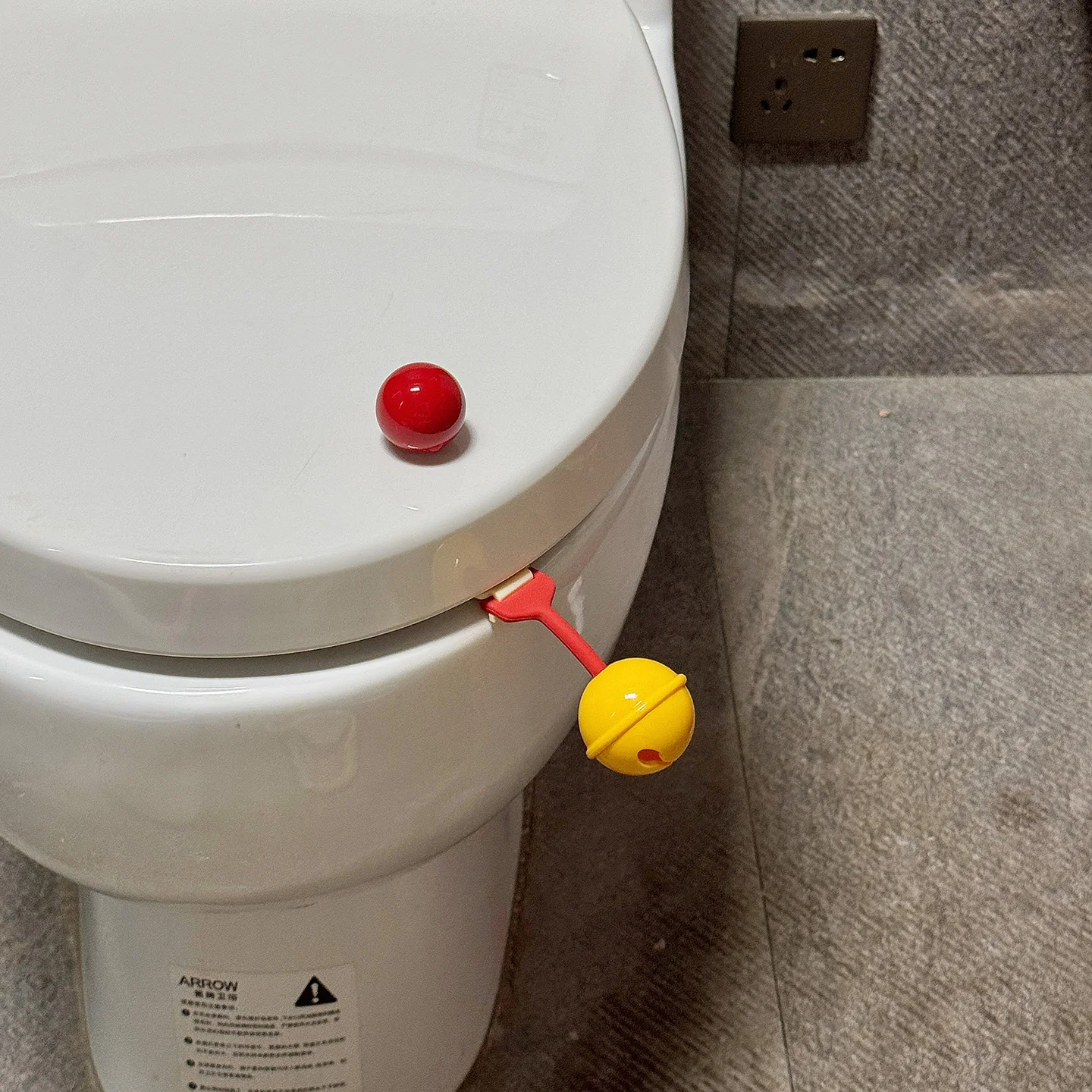トイレ用香水付きトイレ蓋リフター：アロマオイル対応の可愛いベルデザインが実際の使い勝手をどう変えるか