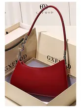 レザー製の肩掛けバゲットバッグ【女性用・赤・スタイリッシュ】（セットアップ対応）