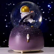 宇宙飛行士のクリスタルボール音楽ボックス【雪が舞う・誕生日プレゼントに最適】