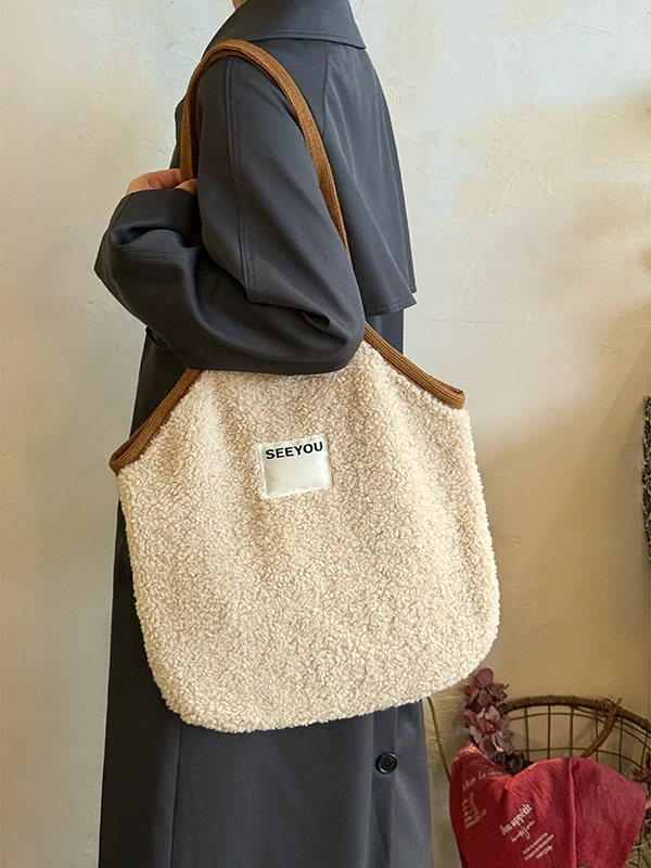 通勤や旅行に使える軽量トートバッグは、どう選ぶ？