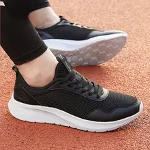通気性のあるメッシュ素材のランニングシューズ【軽量・ソフトソール・クッション性】