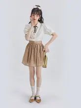 活発でクラシックな天丝シャツと天丝スカートパンツの組み合わせ（セットアップ対応）