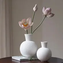 シンプルなストライプデザインの陶器製花瓶【ホワイト・インテリア装飾用・ドライフラワー対応】