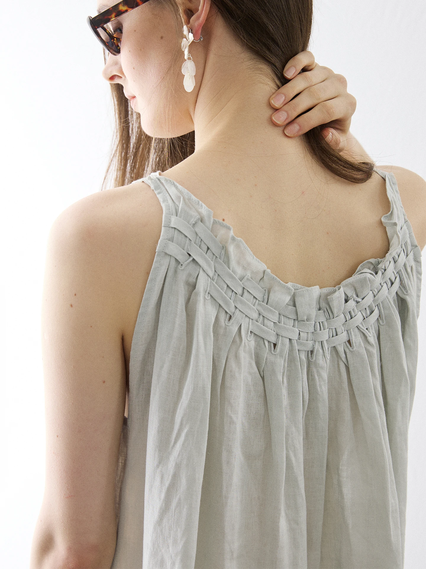 ナチュラル おしゃれ に欠かせない「シワの美しさ」は、本当にその場にいるからこそ？