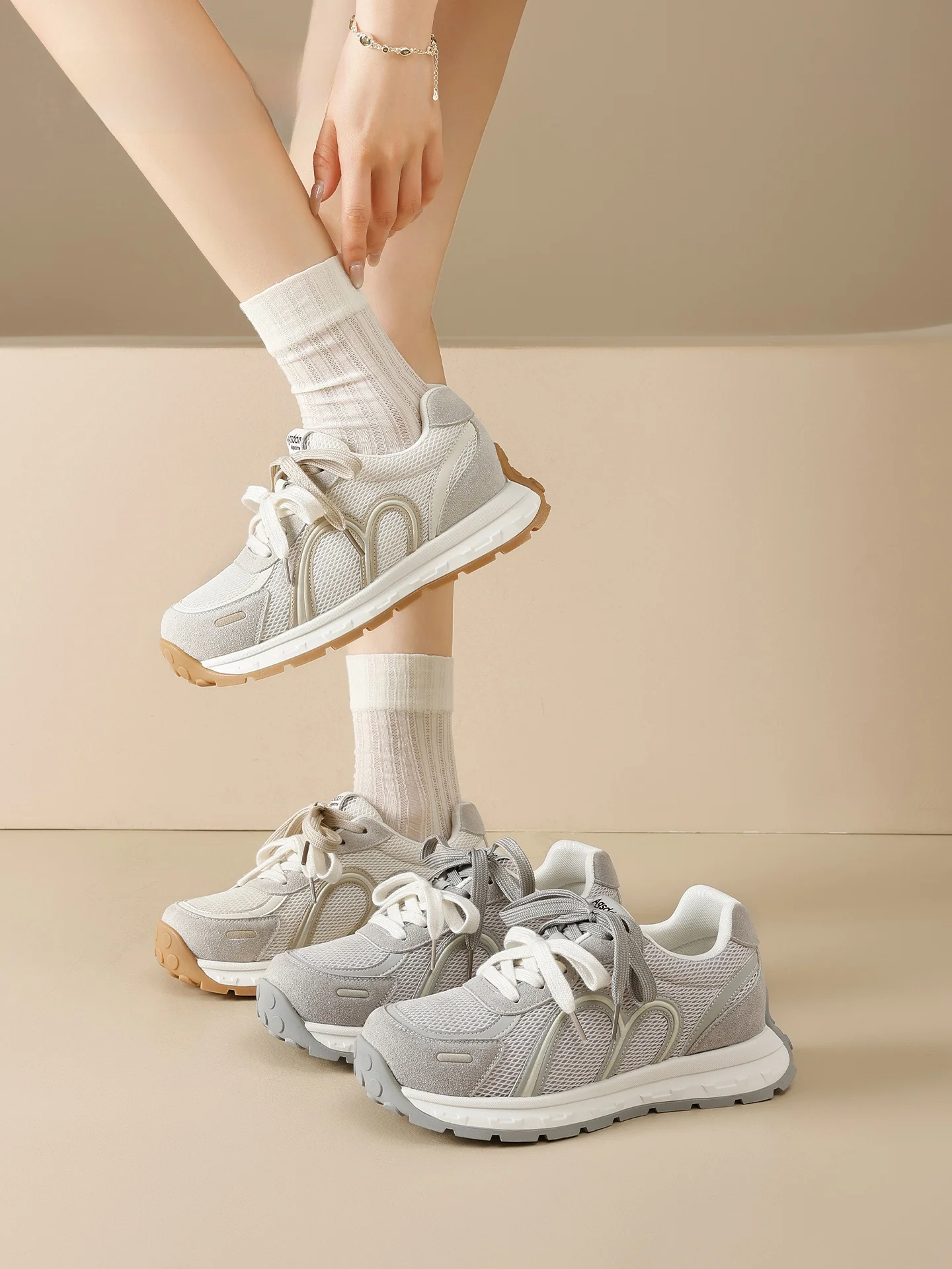 厚底デザインのトレーニングシューズ：女性用夏用クッション性に優れたフィットネスシューズ