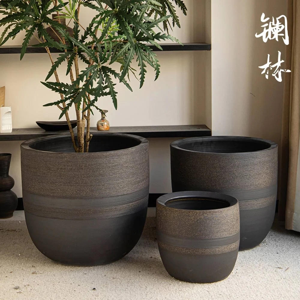 現代的な陶器製大花盆：ほったらかしで毎年咲く花を育てるための高級デザインプランター