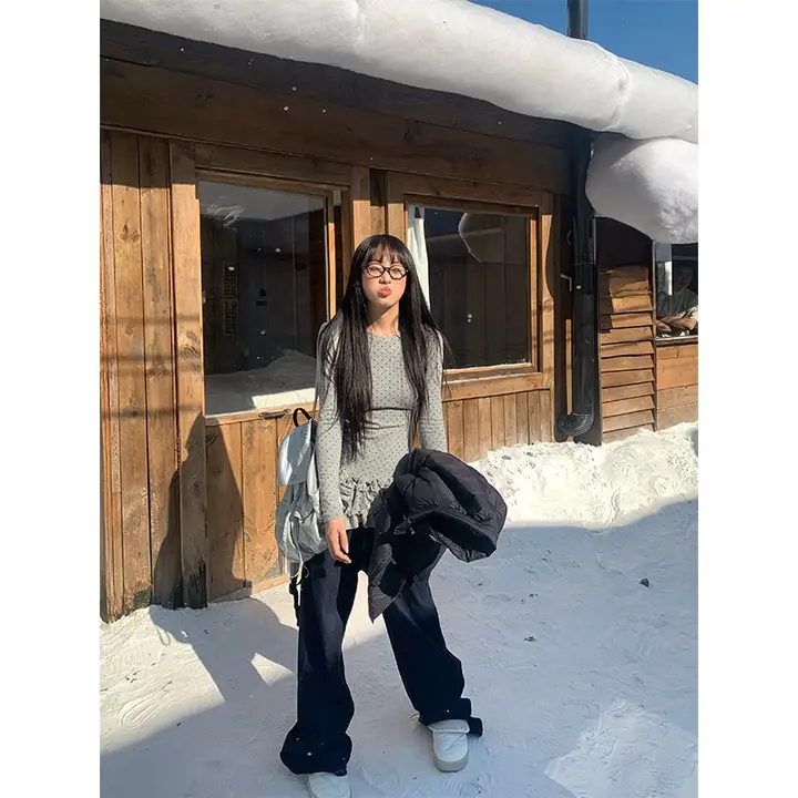 ドット柄フリル付き長袖Tシャツ【女性用・春秋・重ね着対応】