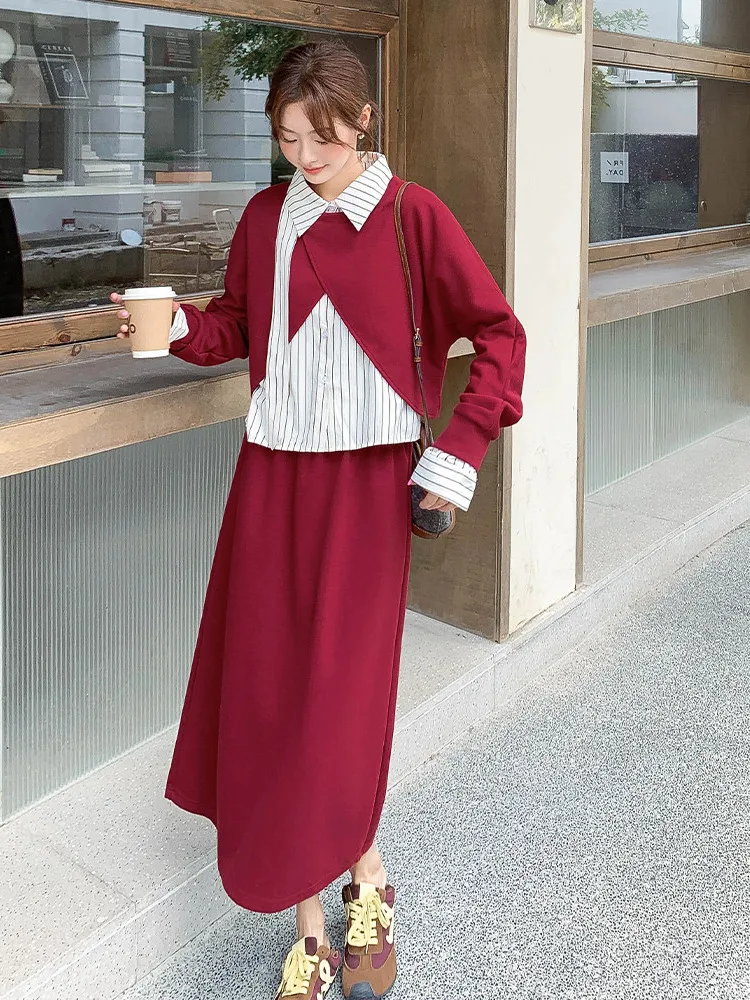 赤のデザインセンスが光る衛衣とスカートの春秋向けコーディネート：30代女性の春服コーデに最適な着こなし