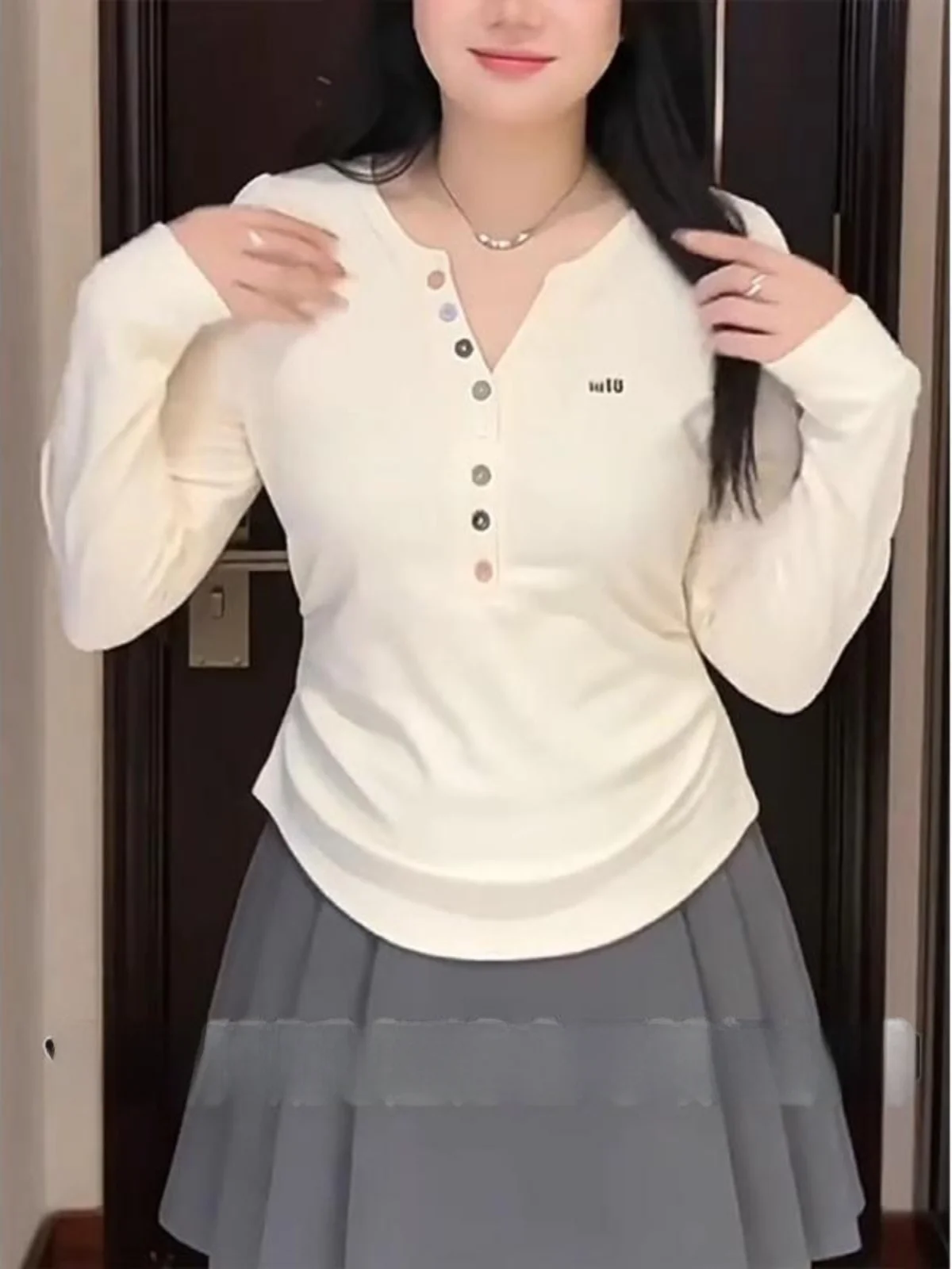 大きいサイズ用長袖Tシャツ：ウエストシェイプデザインでサイズ選びを成功させる