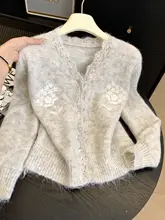 刺繍デザインのVネックカーディガン【春用・極上の柔らかさ・モヘア混】