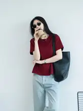 シンプルなオーバーサイズ白Tシャツ【短袖・ユニセックス・カジュアルスタイル】