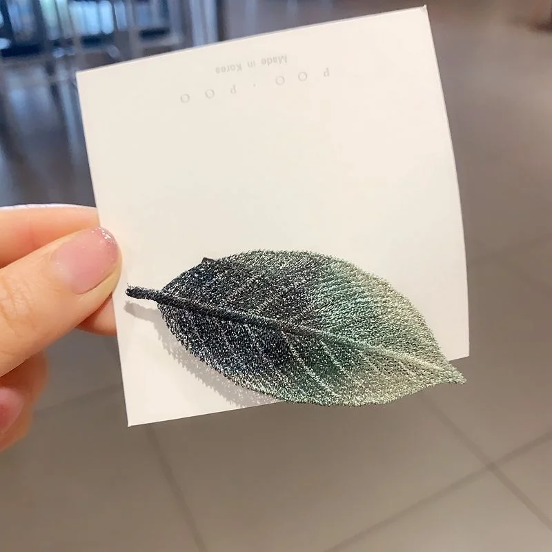 刺繍入りリーフデザインのバンスクリップ：日韓風グラデーションヘアピンの使い方と価格比較