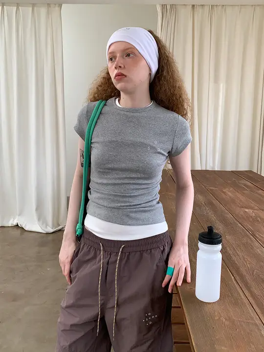 フィット感のある短袖Tシャツ【女性用・透気性・スポーツ・ヨガトレーニングウェア】