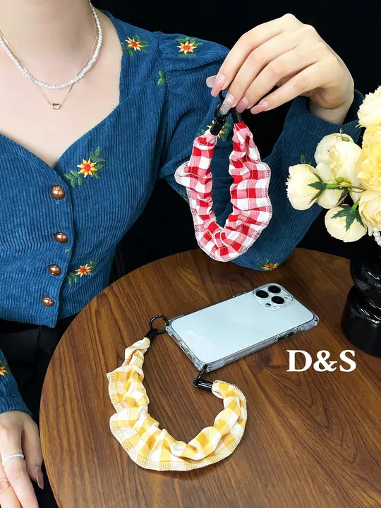 チェック柄のハンドストラップ【スマホケースやバッグ用・防落ち対策・短めデザイン】